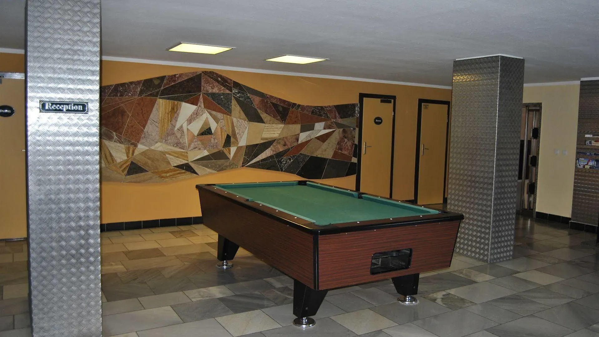 **  Hotel Heidenschanze Drezno Niemcy